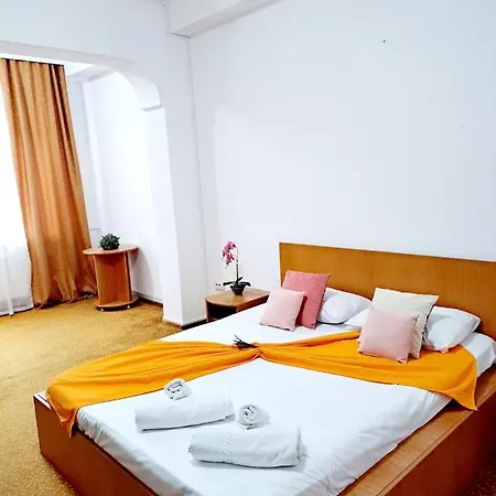 ホテル Complex Arges - Garden & Retreat