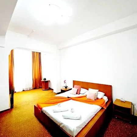 ホテル Complex Arges - Garden & Retreat