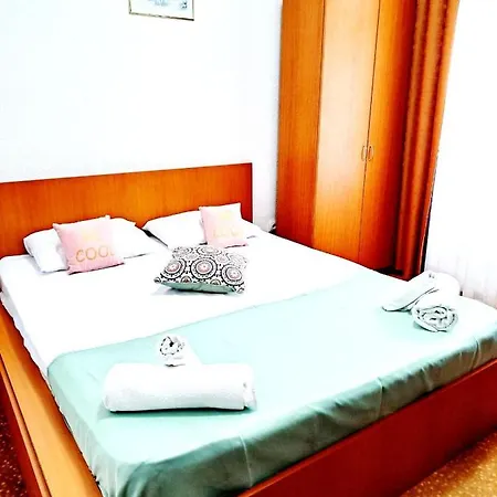 Complex Arges - Garden & Retreat ホテル 2*