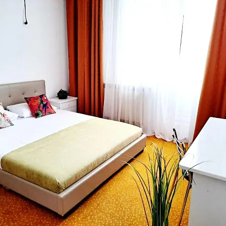 ホテル Complex Arges - Garden & Retreat